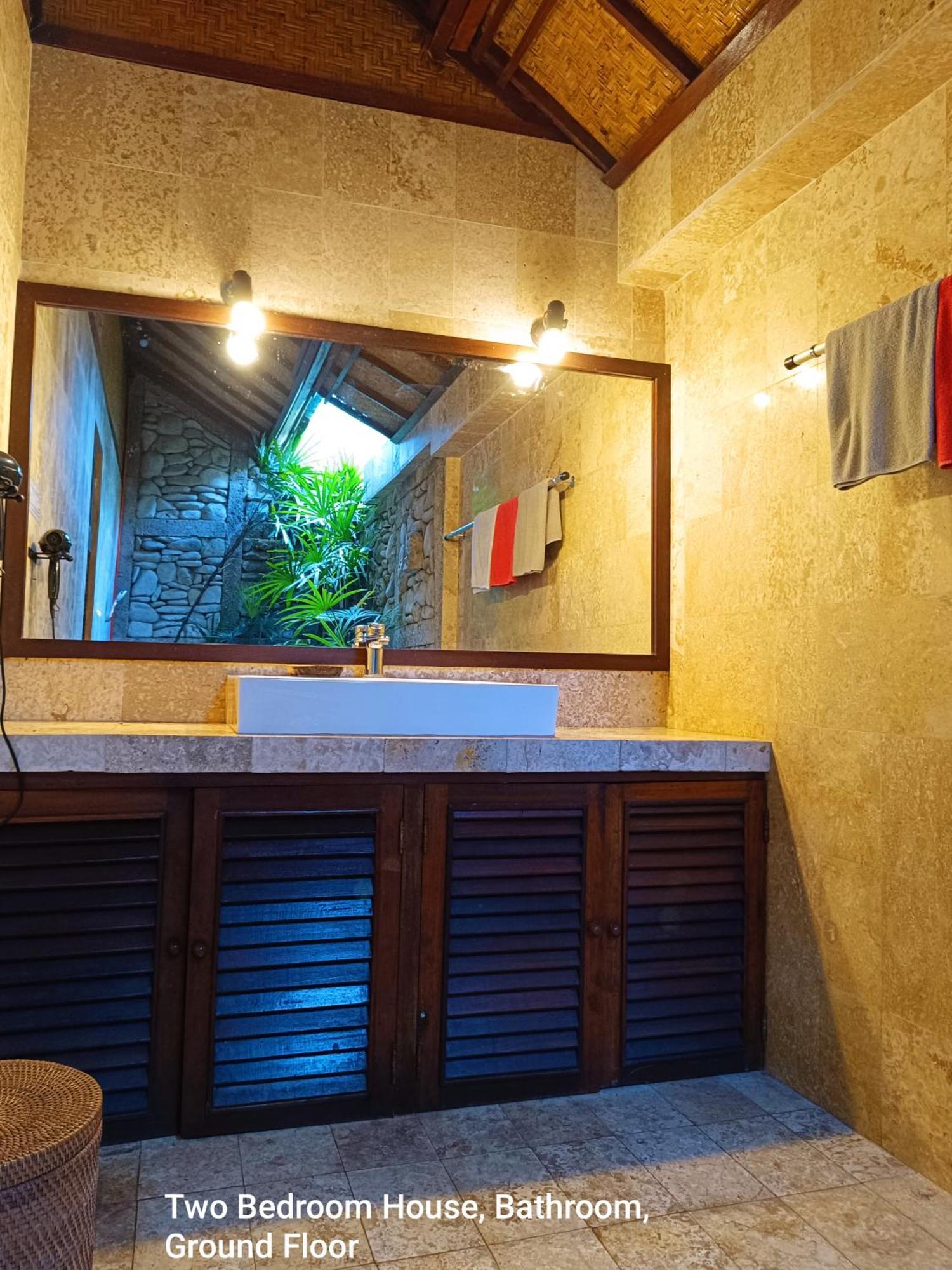 Guci Guesthouses Ubud  Ngoại thất bức ảnh